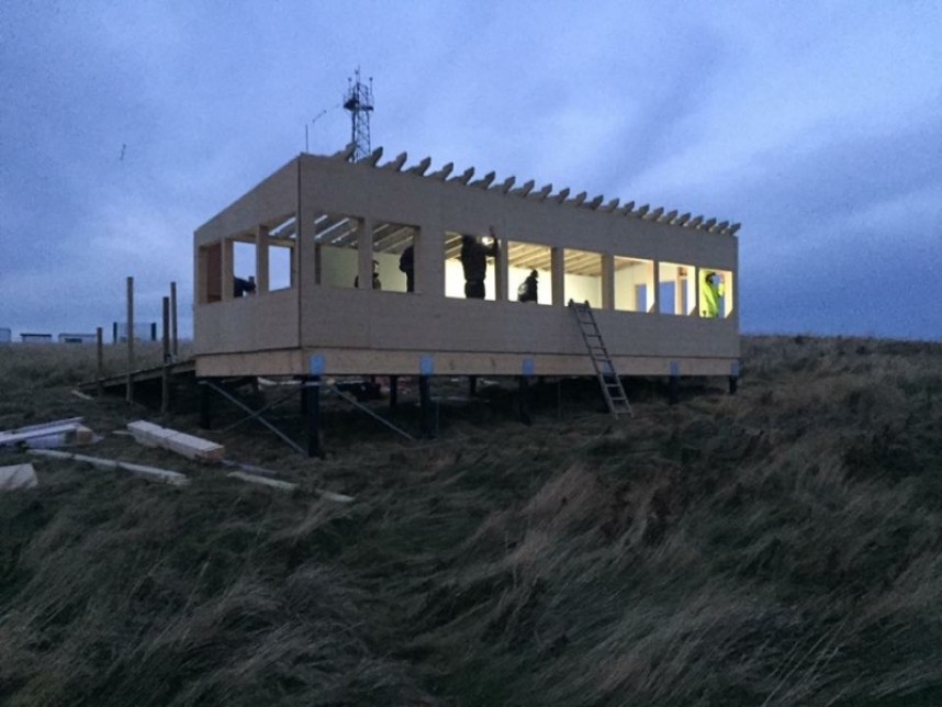  Flamborough Seawatch Hide under construction by GFB and volunteers © John Beaumont